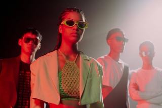 Celebrity fashion style: street looks and trend-setting outfits