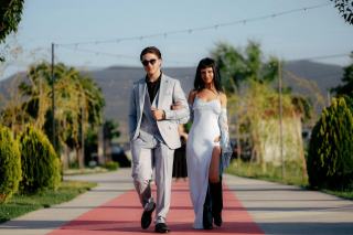 Celebrity couples: Hollywood romances and relationship news